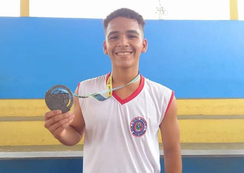 Aluno do Colégio Tiradentes da Polícia Militar em Rolim de Moura conquistou a medalha de prata no Campeonato Brasileiro de Karatê Aluno do Colégio Tiradentes da Polícia Militar em Rolim de Moura conquistou a medalha de prata no Campeonato Brasileiro de Karatê