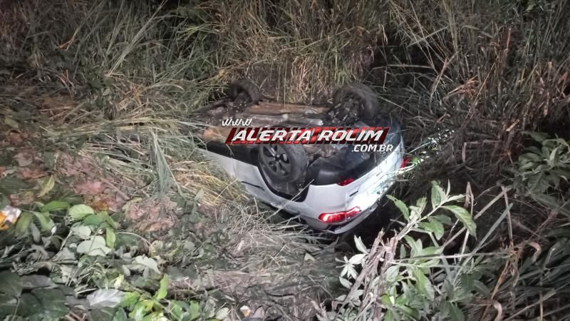 Após perder controle da direção, condutor de Jeep capotou na RO 383 em Santa Luzia Após perder controle da direção, condutor de Jeep capotou na RO 383 em Santa Luzia