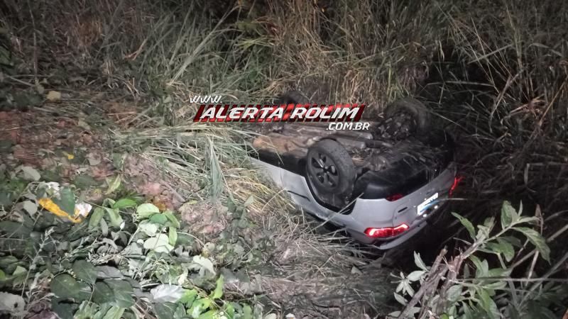 Após perder controle da direção, condutor de Jeep capotou na RO 383 em Santa Luzia Após perder controle da direção, condutor de Jeep capotou na RO 383 em Santa Luzia