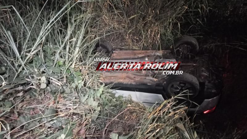 Após perder controle da direção, condutor de Jeep capotou na RO 383 em Santa Luzia Após perder controle da direção, condutor de Jeep capotou na RO 383 em Santa Luzia