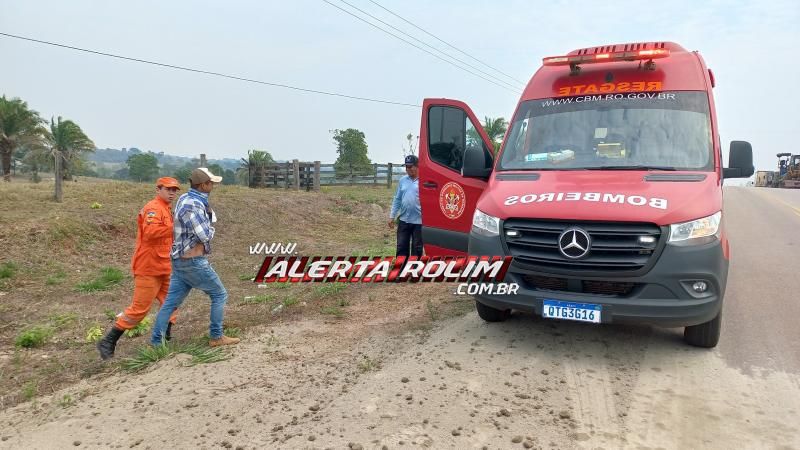 Caminhão carregado com areia tombou na RO 383 nesta manhã em Rolim de Moura Caminhão carregado com areia tombou na RO 383 nesta manhã em Rolim de Moura