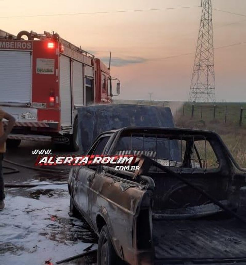 Carro foi destruído por incêndio enquanto motorista trafegava pela Capa Zero Carro foi destruído por incêndio enquanto motorista trafegava pela Capa Zero