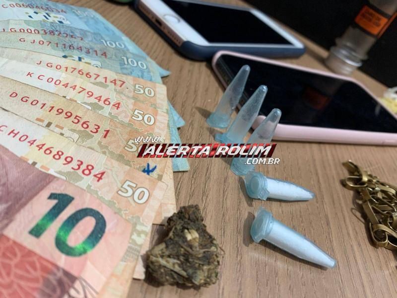Casal, acusado de crime de trafico de drogas, foi preso durante trabalho em conjunto da Polícia Civil e Polícia Militar em Rolim de Moura Casal, acusado de crime de trafico de drogas, foi preso durante trabalho em conjunto da Polícia Civil e Polícia Militar em Rolim de Moura