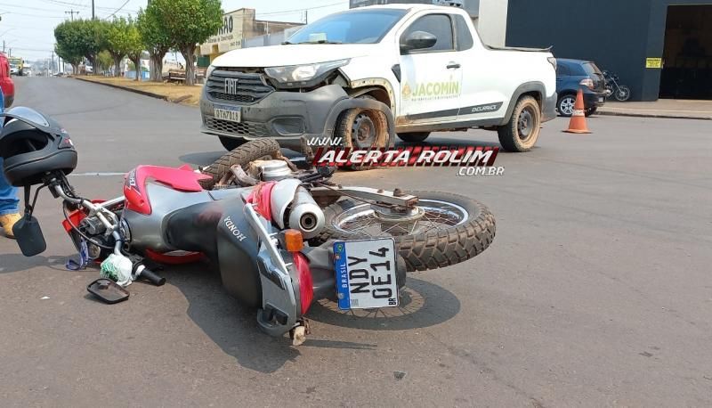 Colisão entre carro e moto nesta quarta-feira resultou em um ferido em Rolim de Moura Colisão entre carro e moto nesta quarta-feira resultou em um ferido em Rolim de Moura