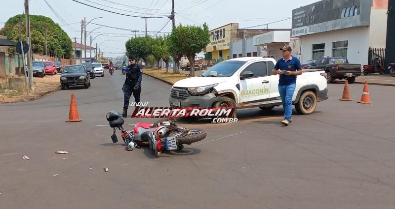 Colisão entre carro e moto nesta quarta-feira resultou em um ferido em Rolim de Moura Colisão entre carro e moto nesta quarta-feira resultou em um ferido em Rolim de Moura