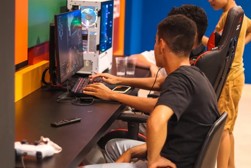 Happy Hour com música ao vivo marca inauguração da terceira filial da Rolim Net em Rolim de Moura Happy Hour com música ao vivo marca inauguração da terceira filial da Rolim Net em Rolim de Moura