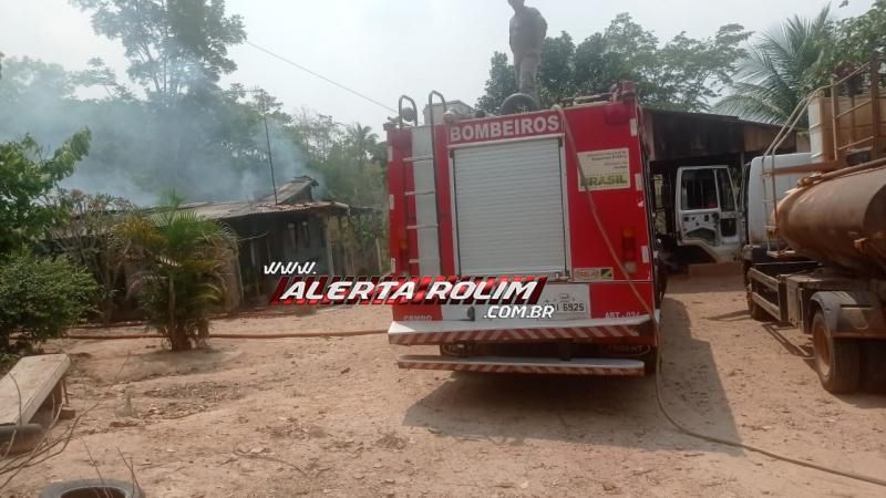 Incêndio destruiu residência em chácara de Santa Luzia do Oeste - Vídeo Incêndio destruiu residência em chácara de Santa Luzia do Oeste - Vídeo