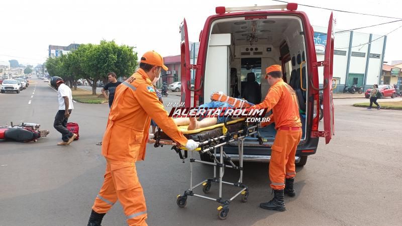 Motociclista fraturou braço após bater em carretinha de outra moto no Centro de Rolim de Moura Motociclista fraturou braço após bater em carretinha de outra moto no Centro de Rolim de Moura