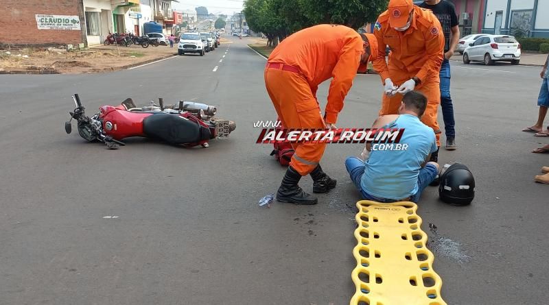 Motociclista fraturou braço após bater em carretinha de outra moto no Centro de Rolim de Moura Motociclista fraturou braço após bater em carretinha de outra moto no Centro de Rolim de Moura