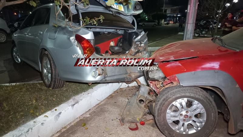 Motorista de Strada atingiu traseira de carro estacionado na noite de sexta-feira em Rolim de Moura Motorista de Strada atingiu traseira de carro estacionado na noite de sexta-feira em Rolim de Moura