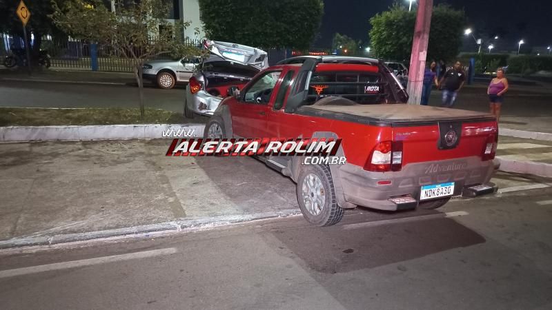 Motorista de Strada atingiu traseira de carro estacionado na noite de sexta-feira em Rolim de Moura Motorista de Strada atingiu traseira de carro estacionado na noite de sexta-feira em Rolim de Moura