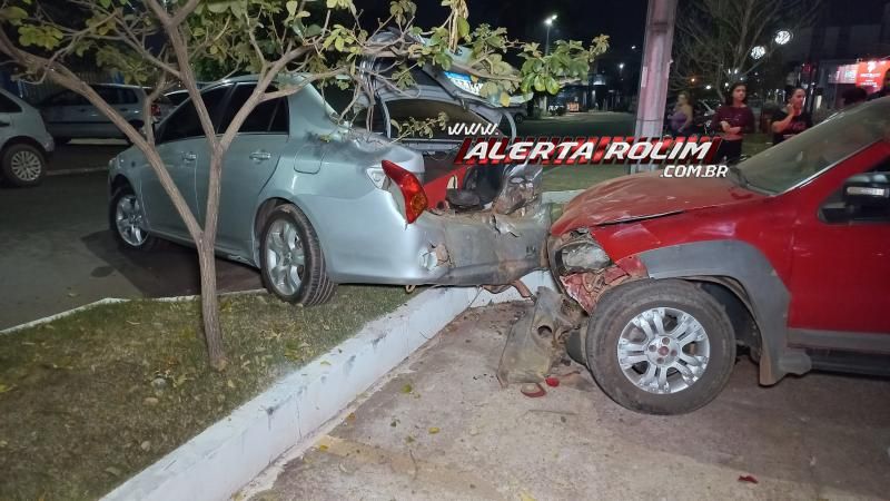 Motorista de Strada atingiu traseira de carro estacionado na noite de sexta-feira em Rolim de Moura Motorista de Strada atingiu traseira de carro estacionado na noite de sexta-feira em Rolim de Moura