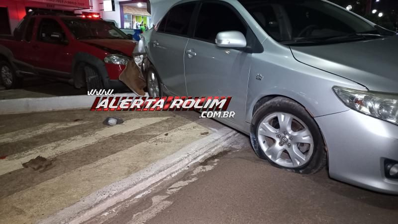 Motorista de Strada atingiu traseira de carro estacionado na noite de sexta-feira em Rolim de Moura Motorista de Strada atingiu traseira de carro estacionado na noite de sexta-feira em Rolim de Moura