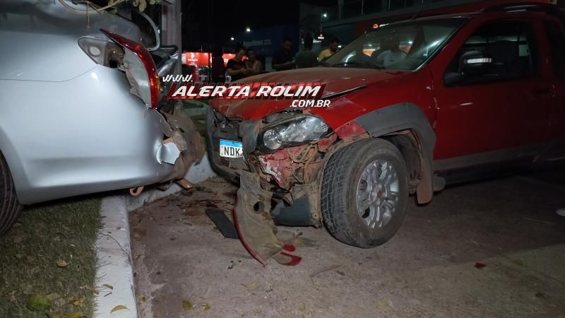 Motorista de Strada atingiu traseira de carro estacionado na noite de sexta-feira em Rolim de Moura Motorista de Strada atingiu traseira de carro estacionado na noite de sexta-feira em Rolim de Moura