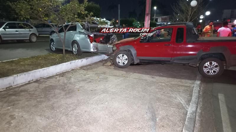 Motorista de Strada atingiu traseira de carro estacionado na noite de sexta-feira em Rolim de Moura Motorista de Strada atingiu traseira de carro estacionado na noite de sexta-feira em Rolim de Moura