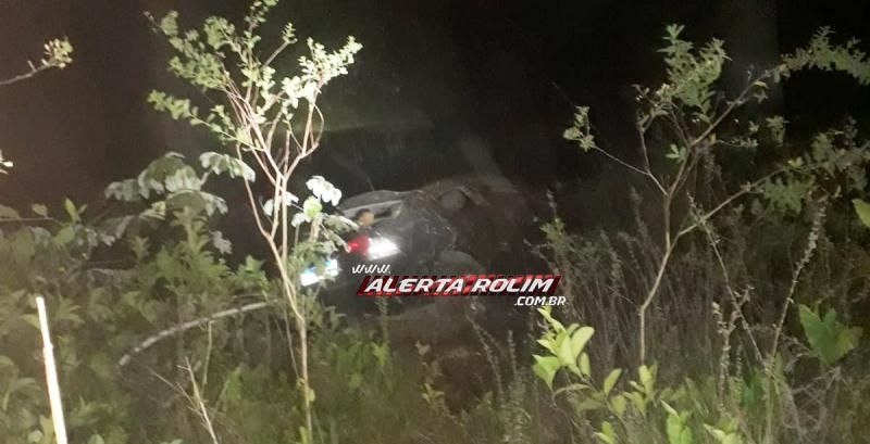 Motorista foi socorrido inconsciente após capotar veículo próximo de represa na RO 010 em Rolim de Moura