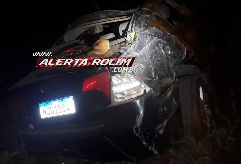 Motorista foi socorrido inconsciente após capotar veículo próximo de represa na RO 010 em Rolim de Moura Motorista foi socorrido inconsciente após capotar veículo próximo de represa na RO 010 em Rolim de Moura