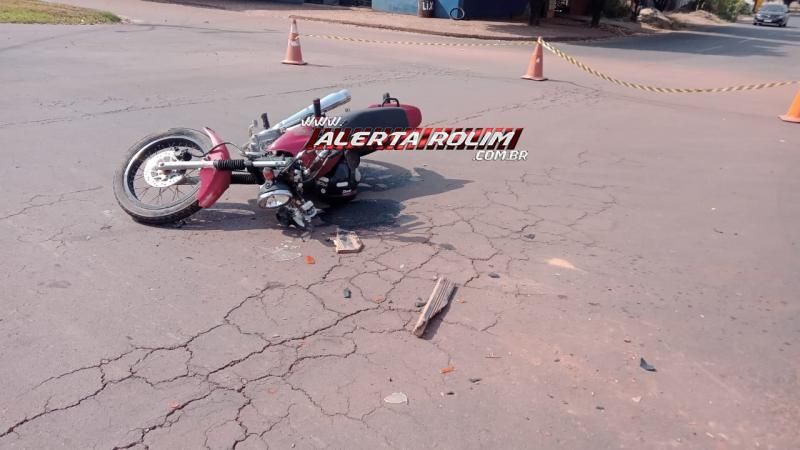 Mulher fraturou a perna após ter moto atingida por caminhonete nesta manhã em Rolim de Moura Mulher fraturou a perna após ter moto atingida por caminhonete nesta manhã em Rolim de Moura