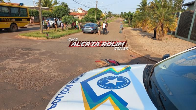 Mulher fraturou perna após colisão com carro que avançou a via nesta tarde em Rolim de Moura Mulher fraturou perna após colisão com carro que avançou a via nesta tarde em Rolim de Moura