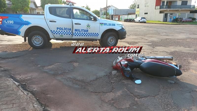 Mulher fraturou perna após colisão com carro que avançou a via nesta tarde em Rolim de Moura Mulher fraturou perna após colisão com carro que avançou a via nesta tarde em Rolim de Moura