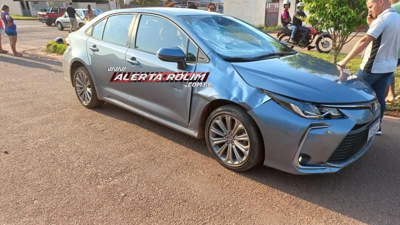Mulher fraturou perna após colisão com carro que avançou a via nesta tarde em Rolim de Moura Mulher fraturou perna após colisão com carro que avançou a via nesta tarde em Rolim de Moura