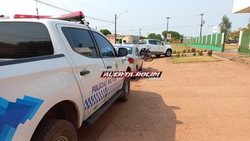 No terceiro acidente de trânsito do dia, motociclista bateu na caminhonete do DETRAN em Rolim de Moura No terceiro acidente de trânsito do dia, motociclista bateu na caminhonete do DETRAN em Rolim de Moura