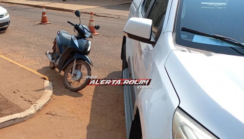 No terceiro acidente de trânsito do dia, motociclista bateu na caminhonete do DETRAN em Rolim de Moura No terceiro acidente de trânsito do dia, motociclista bateu na caminhonete do DETRAN em Rolim de Moura