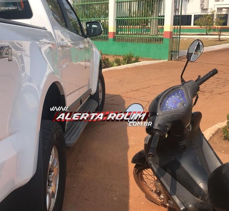 No terceiro acidente de trânsito do dia, motociclista bateu na caminhonete do DETRAN em Rolim de Moura No terceiro acidente de trânsito do dia, motociclista bateu na caminhonete do DETRAN em Rolim de Moura