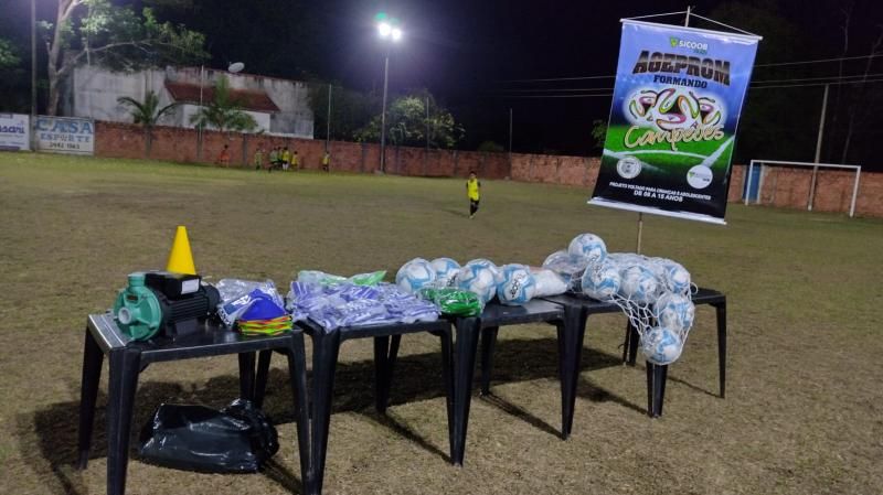 Projeto FORMANDO CAMPEÕES da Escolinha de Futebol da AGEPROM foi contemplado pela Sicoob Credip para a compra de materiais esportivos em Rolim de Moura Projeto FORMANDO CAMPEÕES da Escolinha de Futebol da AGEPROM foi contemplado pela Sicoob Credip para a compra de materiais esportivos em Rolim de Moura