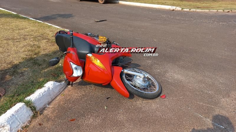 Mulher foi socorrida inconsciente após ter moto atingida por carro em Rolim de Moura; Esse foi o segundo acidente do dia Mulher foi socorrida inconsciente após ter moto atingida por carro em Rolim de Moura; Esse foi o segundo acidente do dia