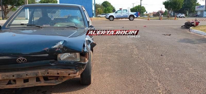 Mulher foi socorrida inconsciente após ter moto atingida por carro em Rolim de Moura; Esse foi o segundo acidente do dia Mulher foi socorrida inconsciente após ter moto atingida por carro em Rolim de Moura; Esse foi o segundo acidente do dia