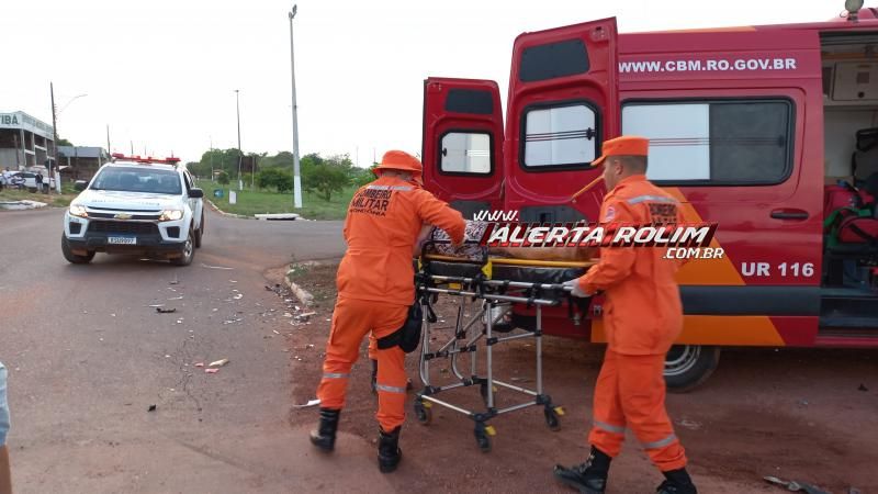 Violenta colisão entre caminhonete e pick-up deixou condutora ferida nesta tarde em Rolim de Moura Violenta colisão entre caminhonete e pick-up deixou condutora ferida nesta tarde em Rolim de Moura