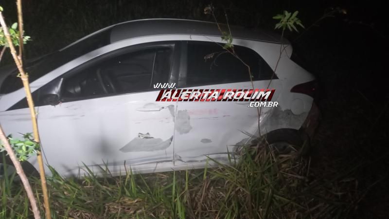 Mulher fraturou braço após colisão entre moto e carro na RO 383 em Rolim de Moura Mulher fraturou braço após colisão entre moto e carro na RO 383 em Rolim de Moura