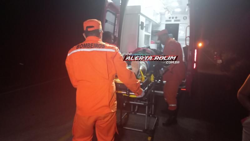 Mulher fraturou braço após colisão entre moto e carro na RO 383 em Rolim de Moura Mulher fraturou braço após colisão entre moto e carro na RO 383 em Rolim de Moura