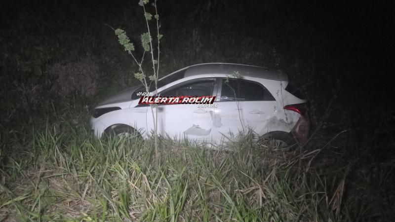 Mulher fraturou braço após colisão entre moto e carro na RO 383 em Rolim de Moura Mulher fraturou braço após colisão entre moto e carro na RO 383 em Rolim de Moura