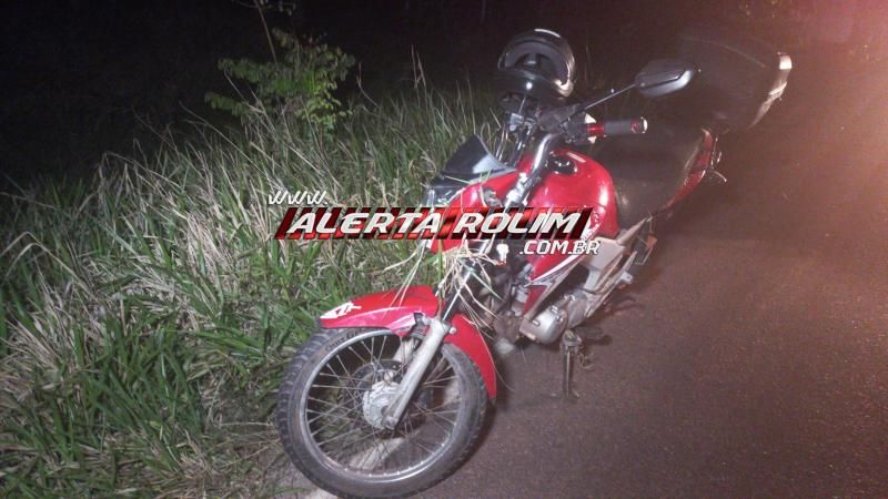 Mulher fraturou braço após colisão entre moto e carro na RO 383 em Rolim de Moura Mulher fraturou braço após colisão entre moto e carro na RO 383 em Rolim de Moura