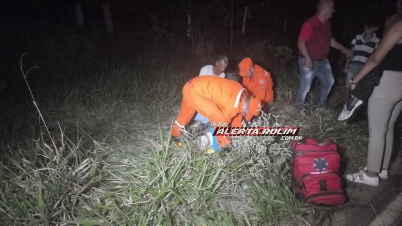 Mulher fraturou braço após colisão entre moto e carro na RO 383 em Rolim de Moura Mulher fraturou braço após colisão entre moto e carro na RO 383 em Rolim de Moura