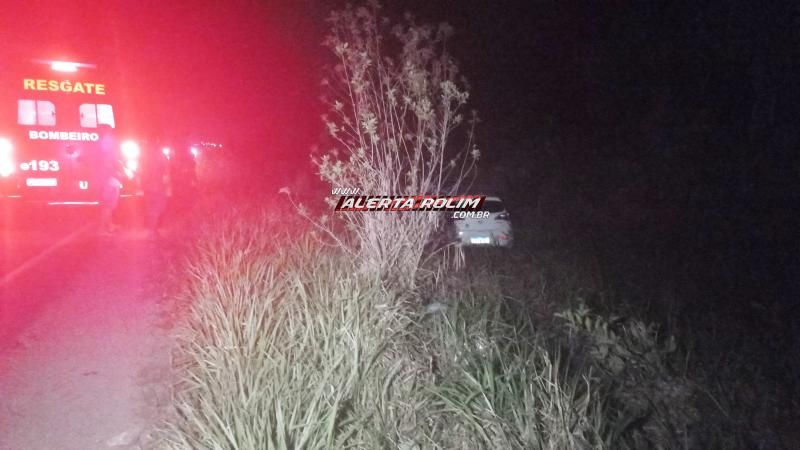 Mulher fraturou braço após colisão entre moto e carro na RO 383 em Rolim de Moura Mulher fraturou braço após colisão entre moto e carro na RO 383 em Rolim de Moura