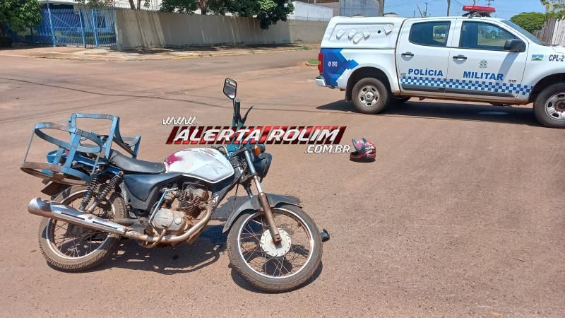 Adolescente conduzindo moto e entregador de gás ficaram feridos após colisão neste sábado em Rolim de Moura Adolescente conduzindo moto e entregador de gás ficaram feridos após colisão neste sábado em Rolim de Moura