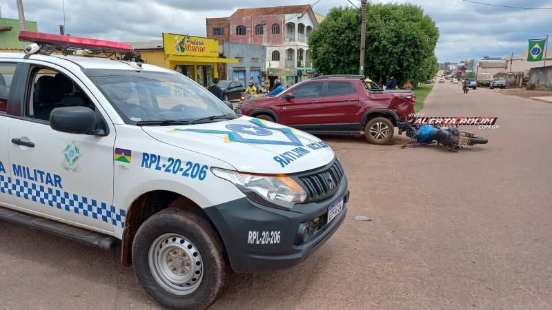 Adolescente conduzindo moto ficou ferida após colisão com carro nesta sexta-feira em Rolim de Moura - Vídeo Adolescente conduzindo moto ficou ferida após colisão com carro nesta sexta-feira em Rolim de Moura - Vídeo