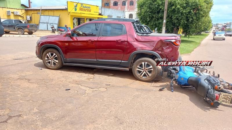 Adolescente conduzindo moto ficou ferida após colisão com carro nesta sexta-feira em Rolim de Moura - Vídeo Adolescente conduzindo moto ficou ferida após colisão com carro nesta sexta-feira em Rolim de Moura - Vídeo