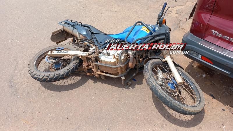 Adolescente conduzindo moto ficou ferida após colisão com carro nesta sexta-feira em Rolim de Moura - Vídeo Adolescente conduzindo moto ficou ferida após colisão com carro nesta sexta-feira em Rolim de Moura - Vídeo