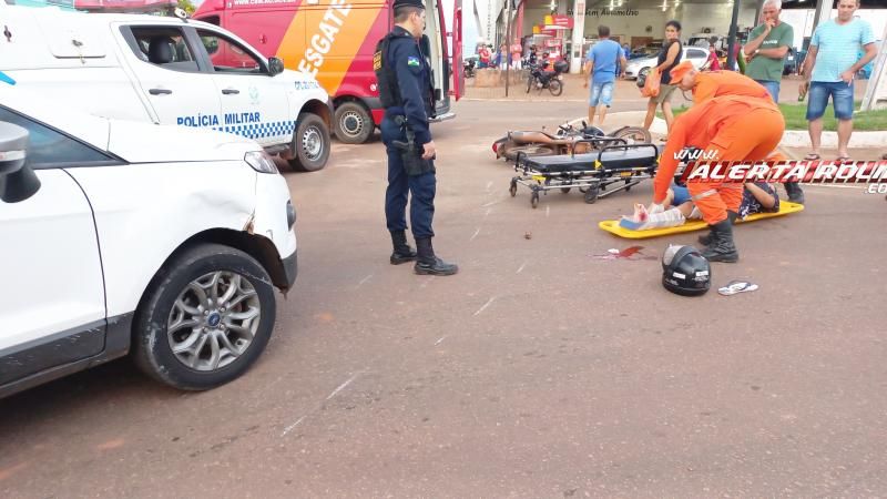 Adolescente que conduzia moto foi socorrida após colisão com carro neste sábado em Rolim de Moura Adolescente que conduzia moto foi socorrida após colisão com carro neste sábado em Rolim de Moura