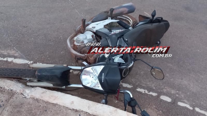 Adolescente que conduzia moto foi socorrida após colisão com carro neste sábado em Rolim de Moura Adolescente que conduzia moto foi socorrida após colisão com carro neste sábado em Rolim de Moura