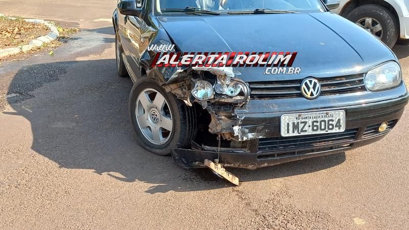 Após perder controle da direção, motorista atingiu caminhonete da IDARON que estava estacionada, em Rolim de Moura Após perder controle da direção, motorista atingiu caminhonete da IDARON que estava estacionada, em Rolim de Moura