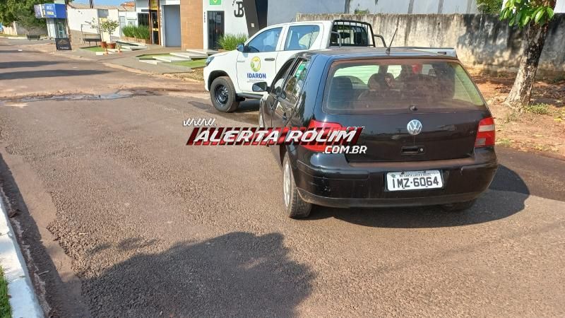 Após perder controle da direção, motorista atingiu caminhonete da IDARON que estava estacionada, em Rolim de Moura Após perder controle da direção, motorista atingiu caminhonete da IDARON que estava estacionada, em Rolim de Moura
