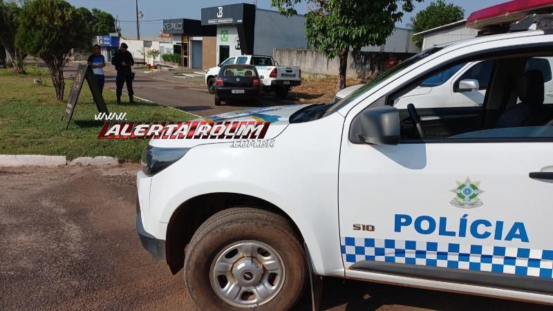 Após perder controle da direção, motorista atingiu caminhonete da IDARON que estava estacionada, em Rolim de Moura Após perder controle da direção, motorista atingiu caminhonete da IDARON que estava estacionada, em Rolim de Moura