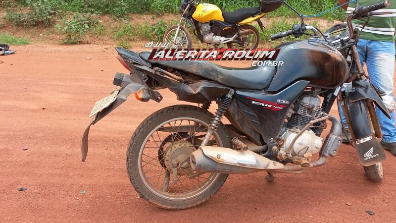 Choque frontal entre duas motos deixou um dos condutores com suspeita de fratura no braço em Rolim de Moura Choque frontal entre duas motos deixou um dos condutores com suspeita de fratura no braço em Rolim de Moura