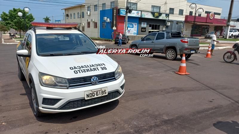 Colisão entre dois carros foi registrada nesta tarde em Rolim de Moura Colisão entre dois carros foi registrada nesta tarde em Rolim de Moura