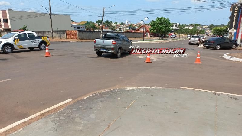 Colisão entre dois carros foi registrada nesta tarde em Rolim de Moura Colisão entre dois carros foi registrada nesta tarde em Rolim de Moura